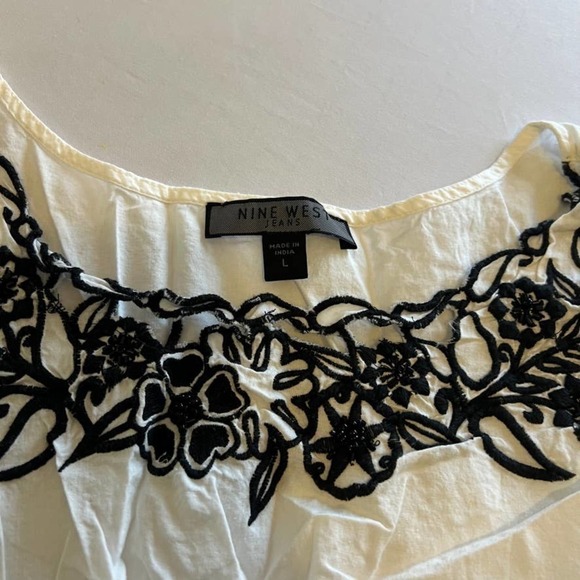 Nine West Jeans White Blouse Black Embroidery top L - Picture 3 of 7
